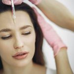تزریق بوتاکس برای رفع چین و چروک پیشانی و دور چشم