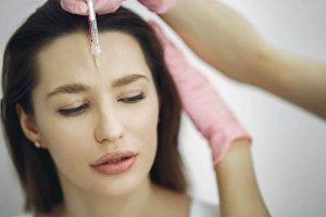 تزریق بوتاکس برای رفع چین و چروک پیشانی و دور چشم