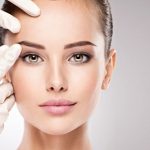 لیفت و بالا کشیدن ابرو و پیشانی بدون جراحی (بوتاکس، ژل، لیزر و هایفوتراپی)